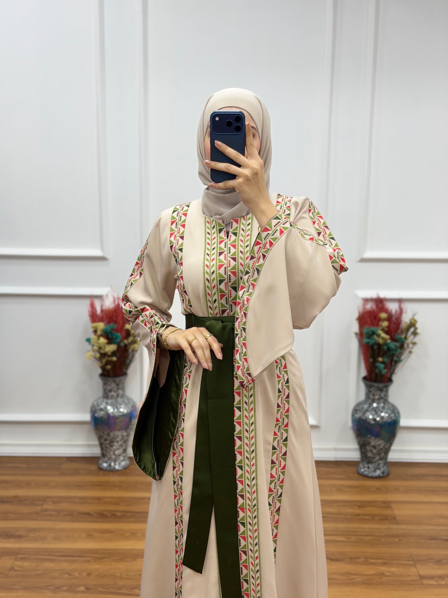 Modren Roots Thoub (Beige / Olive Green)