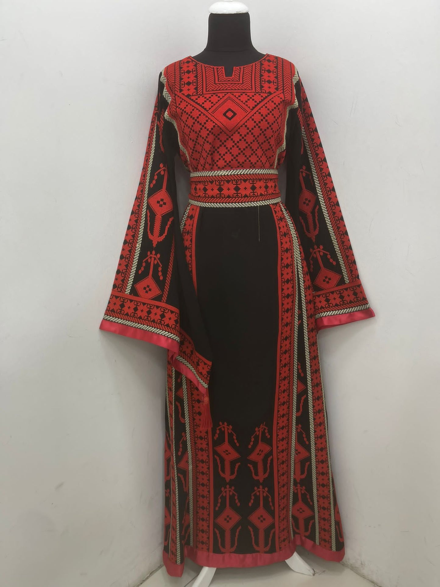 Black and red thoub