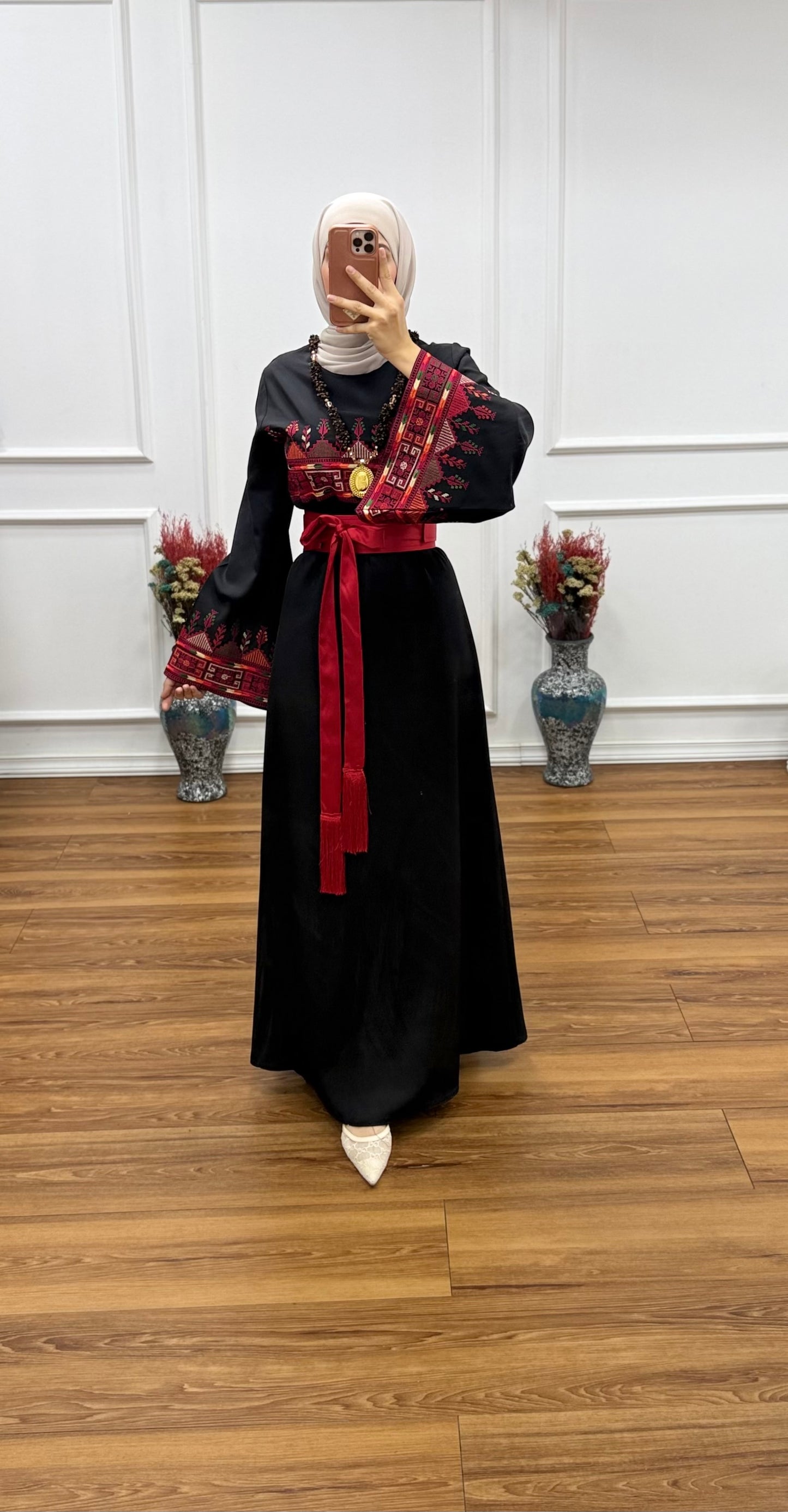 Simple Luxe Thoub -Black & Red-