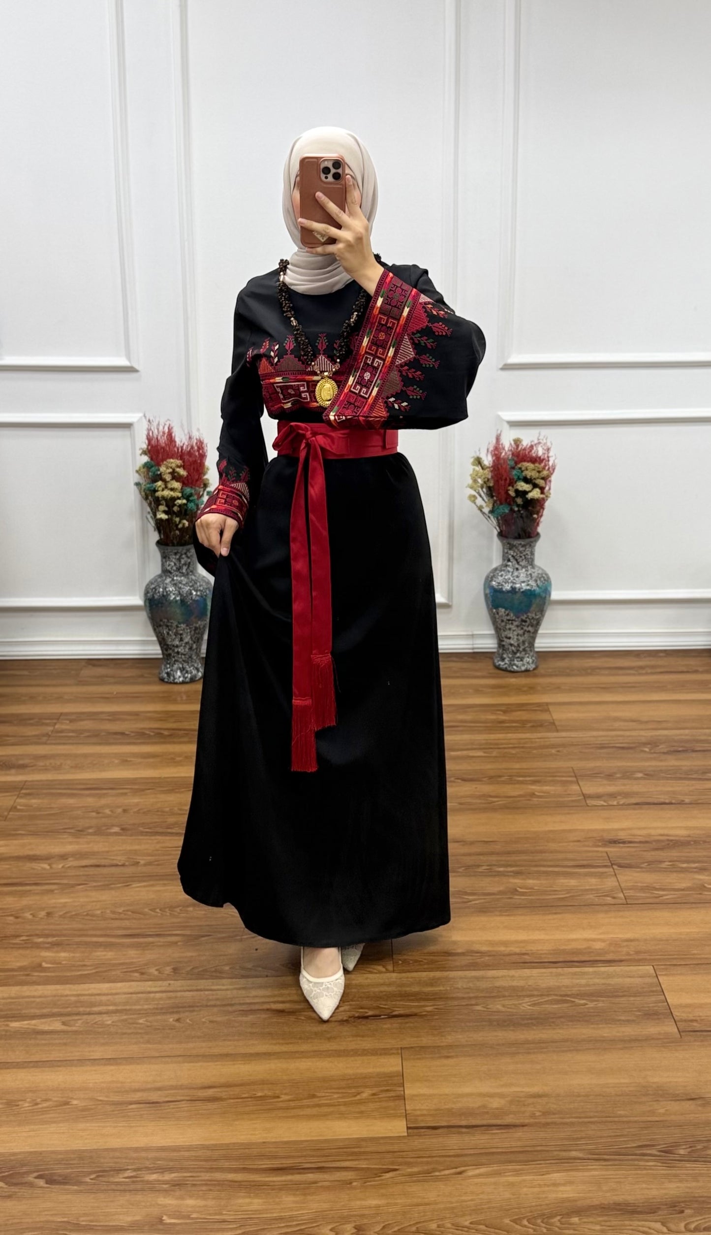 Simple Luxe Thoub -Black & Red-