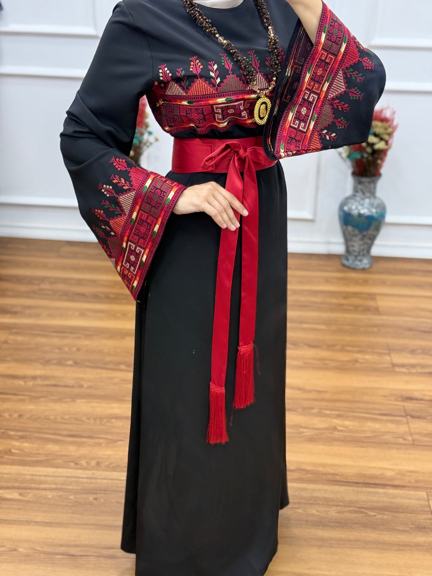 Simple Luxe Thoub -Black & Red-