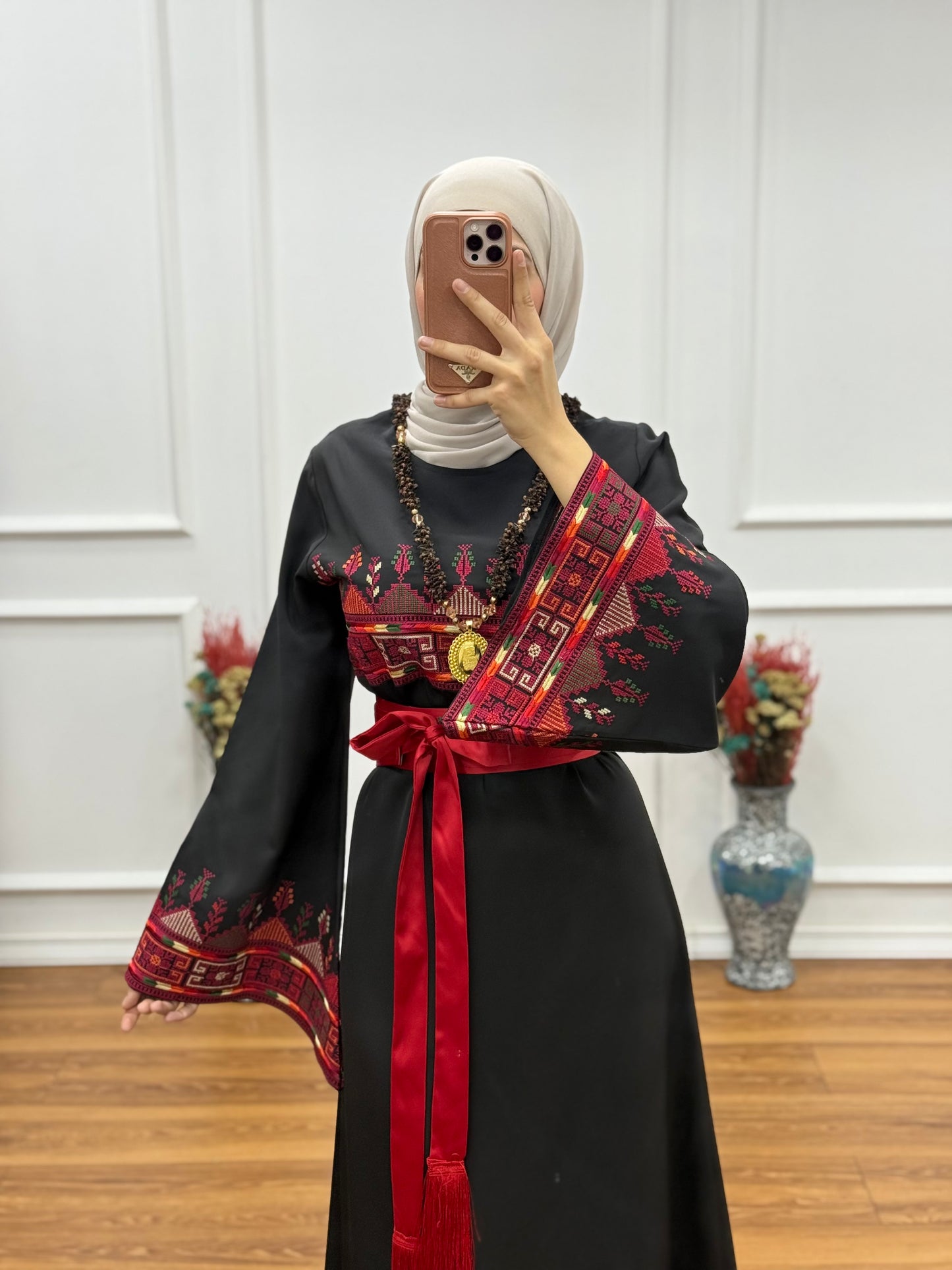 Simple Luxe Thoub -Black & Red-