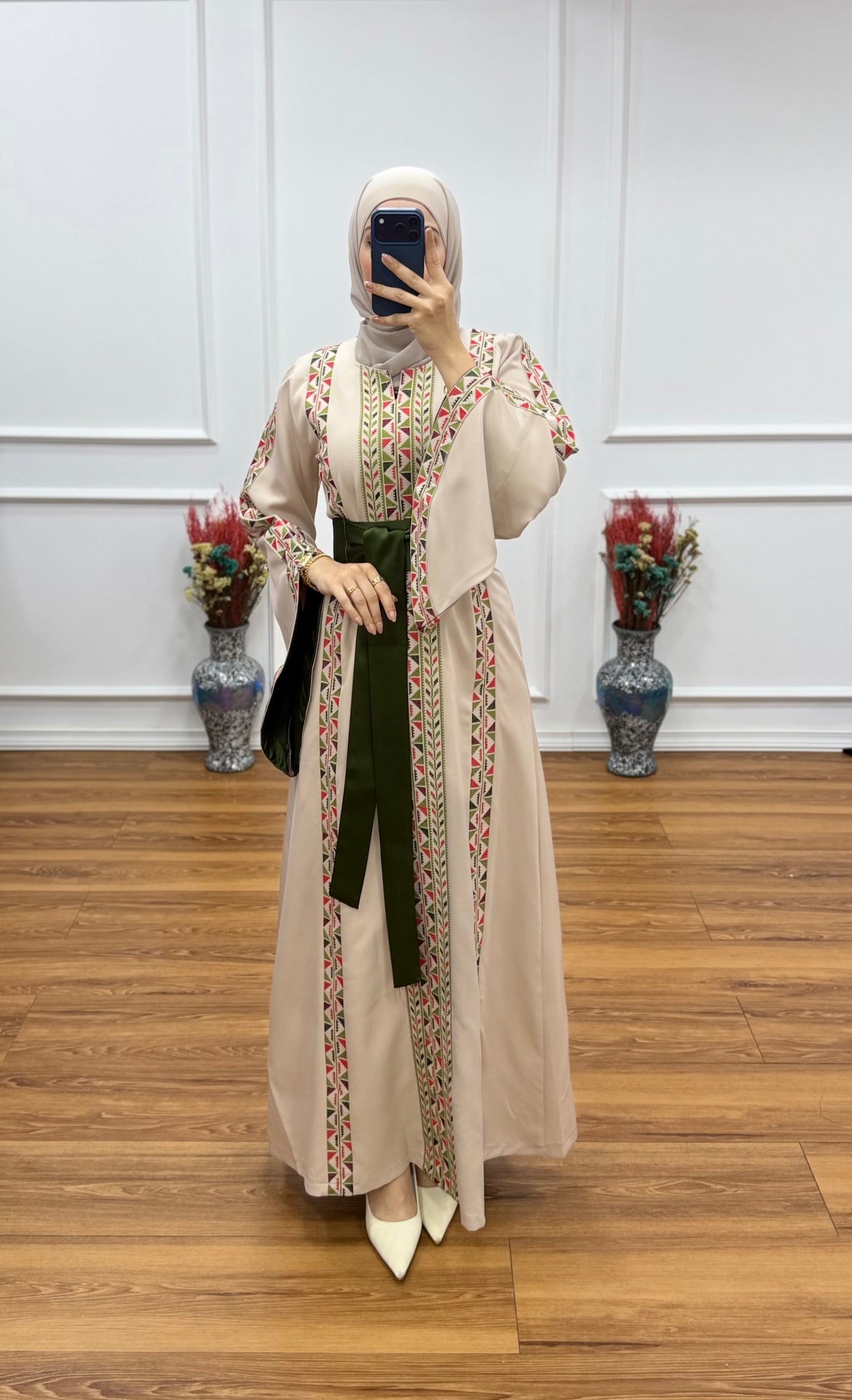 Modren Roots Thoub (Beige / Olive Green)